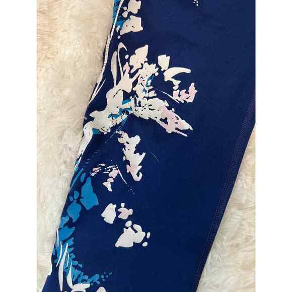 Fabletics Blue Leggings w/floral design Size Large - Picture 8 of 8